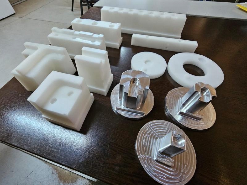 DELRİN VE ALÜMİNYUM CNC İŞLEM Synergy Makine